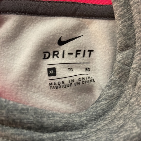 NWOT - Nike Hooded Gray Sweatshirt XL - Runs a bit small - Picture 4 of 6